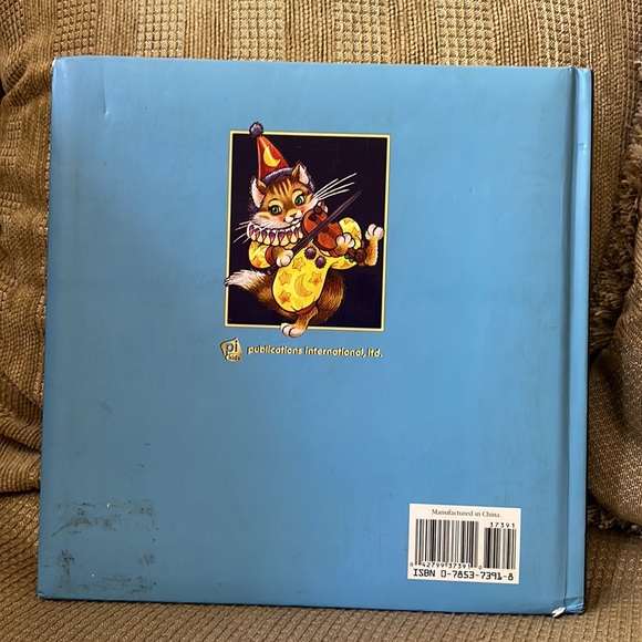 Mother Goose Nursery Rhyme Treasury Book - Picture 2 of 6